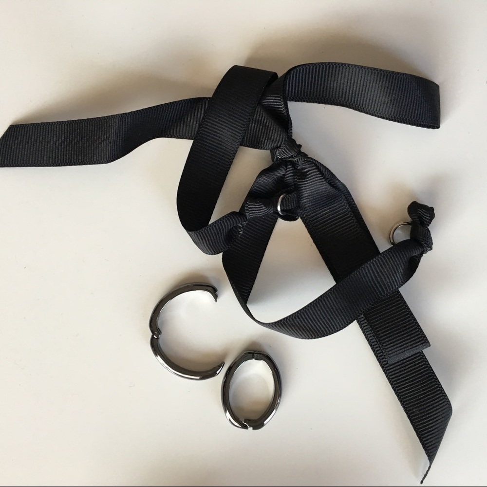 Additional ribbon and hooks